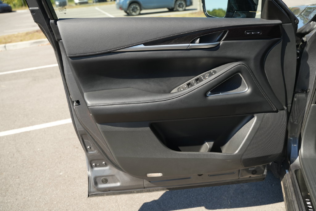 Used 2025 INFINITI QX60 Sensory AWD/4WD image 16