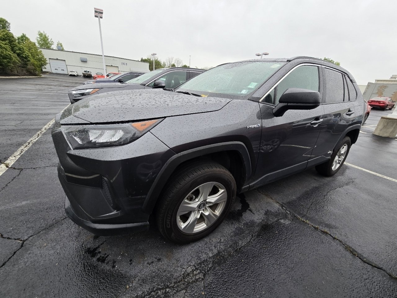 Used 2021 Toyota RAV4 LE AWD/4WD image 4