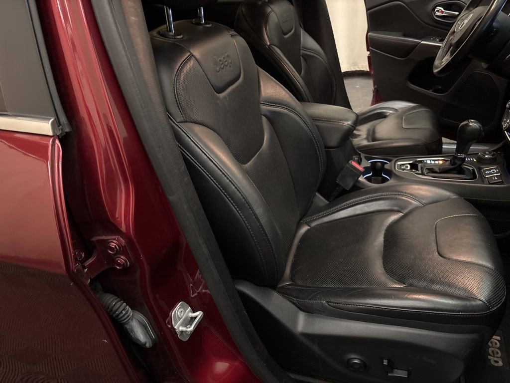 Used 2019 Jeep Cherokee Limited AWD/4WD image 24