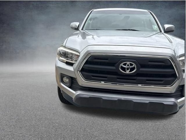 Used 2017 Toyota Tacoma SR5 w/ Tow Package RWD image 5