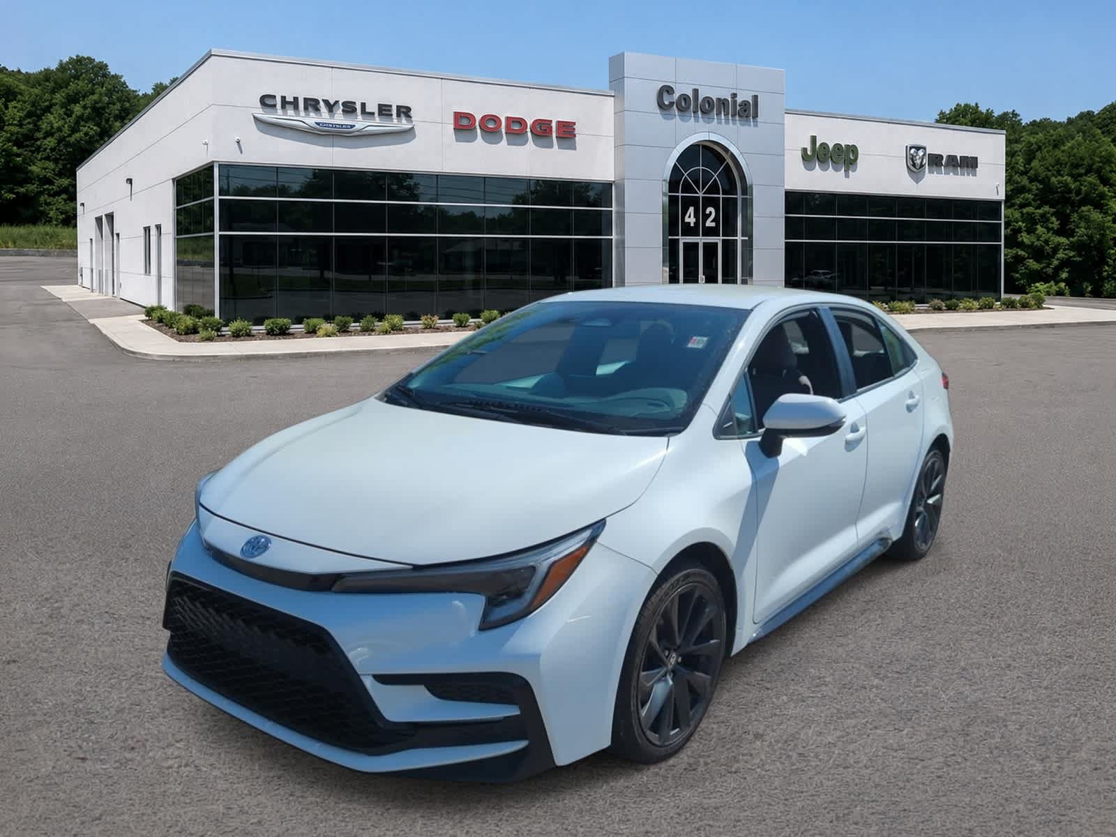 Used 2024 Toyota Corolla SE FWD image 2