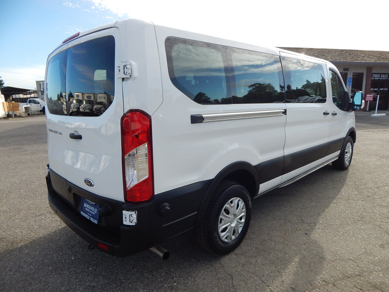 Used 2024 Ford Transit 350 XLT RWD image 8