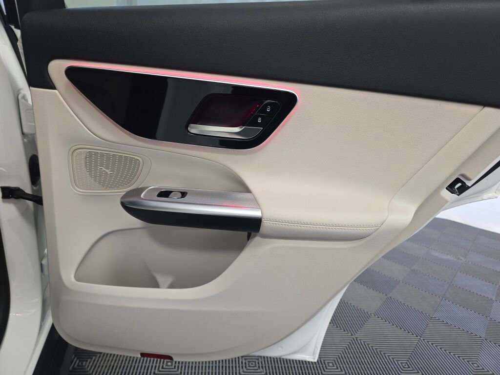 Used 2025 Mercedes-Benz GLC 300 GLC 300 image 24