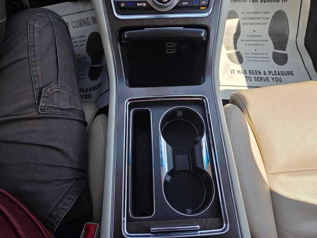 Used 2019 Lincoln Continental Select w/ Continental Climate Package AWD/4WD image 30