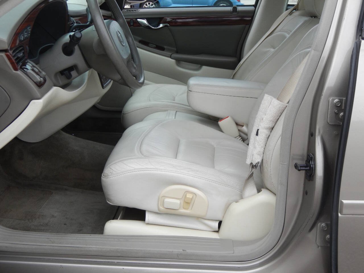 Used 2002 Cadillac De Ville FWD image 27