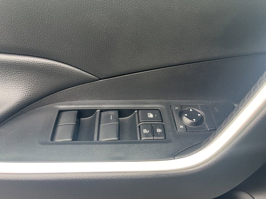 Used 2023 Toyota RAV4 LE image 21