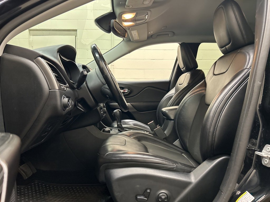 Used 2019 Jeep Cherokee Latitude Plus w/ Comfort/Convenience Group image 7