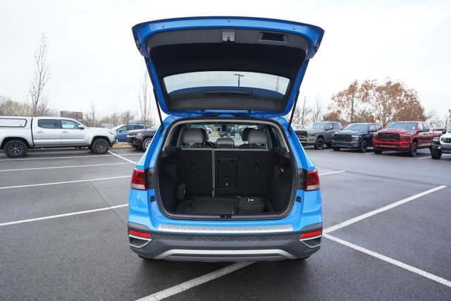 Used 2023 Volkswagen Taos SE w/ Panoramic Sunroof Package image 17