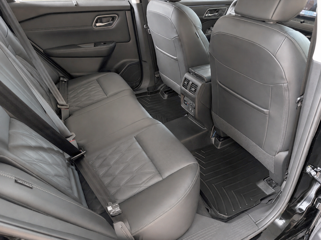 Used 2025 Nissan Rogue Platinum w/ Platinum Premium Package FWD image 32