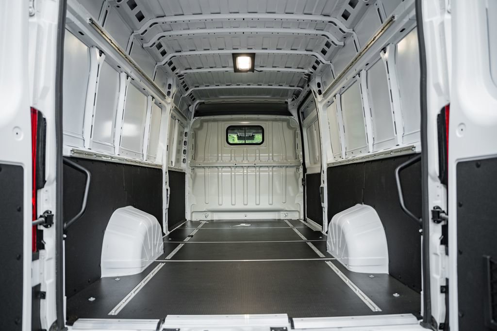 New 2025 RAM ProMaster 3500 w/ Quick Order Package 22G SLT image 9