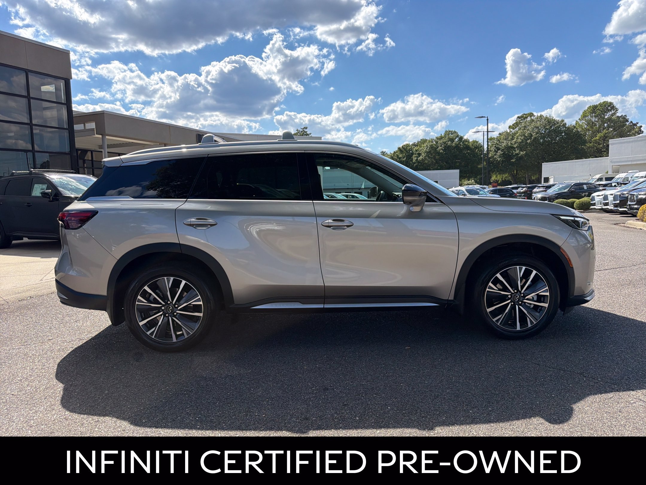 Certified 2026 INFINITI QX60 Luxe w/ Family Package FWD image 13