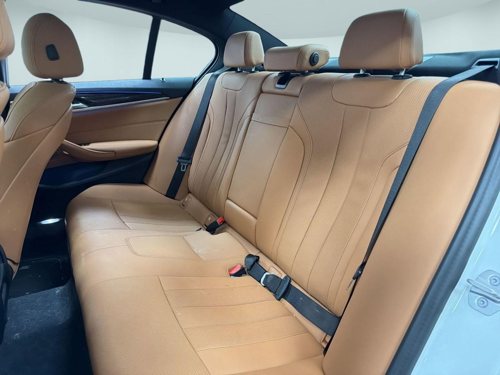 Used 2023 BMW 530e xDrive w/ Premium Package image 27