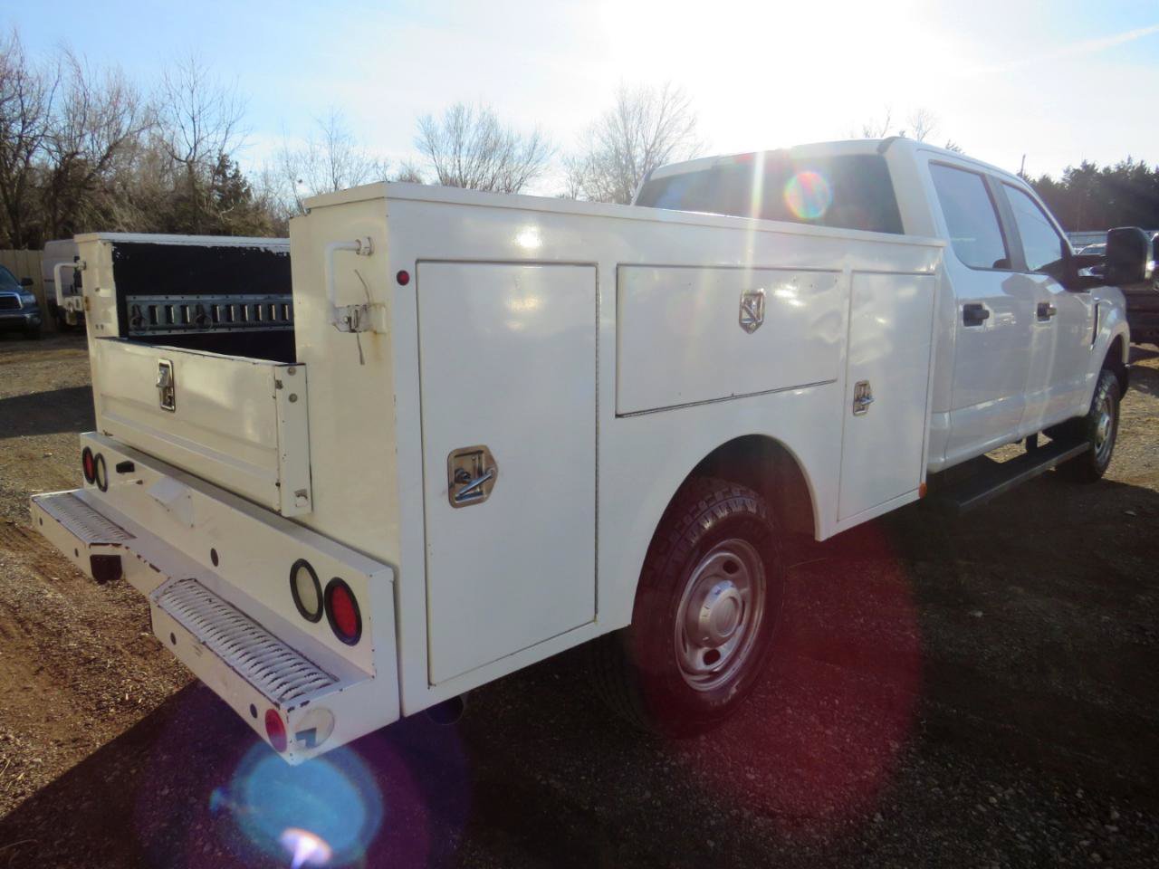 Used 2019 Ford F250 XL w/ Power Equipment Group AWD/4WD image 3