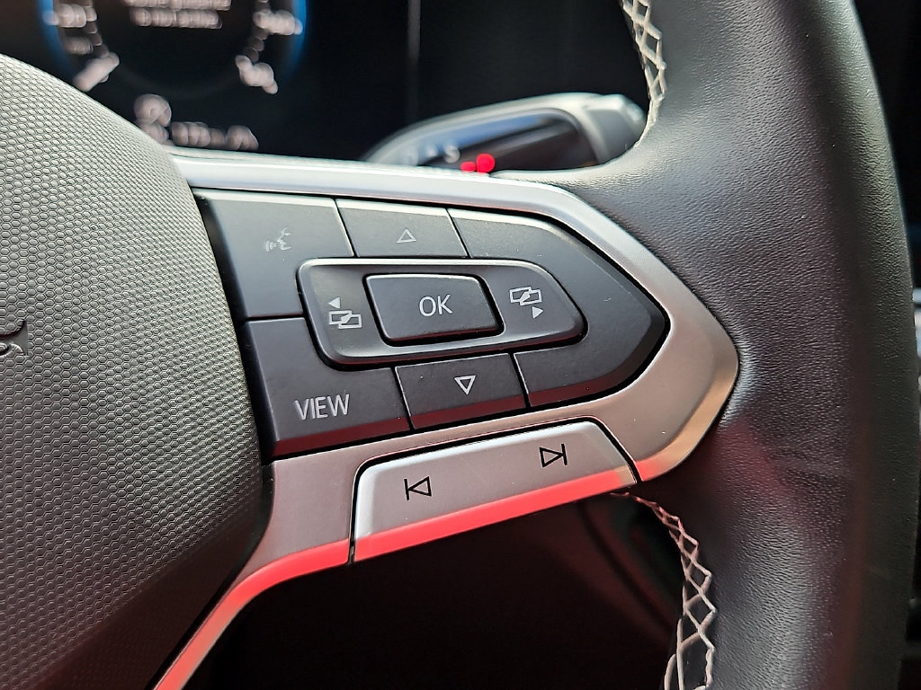 Certified 2025 Volkswagen Tiguan SE AWD/4WD image 23