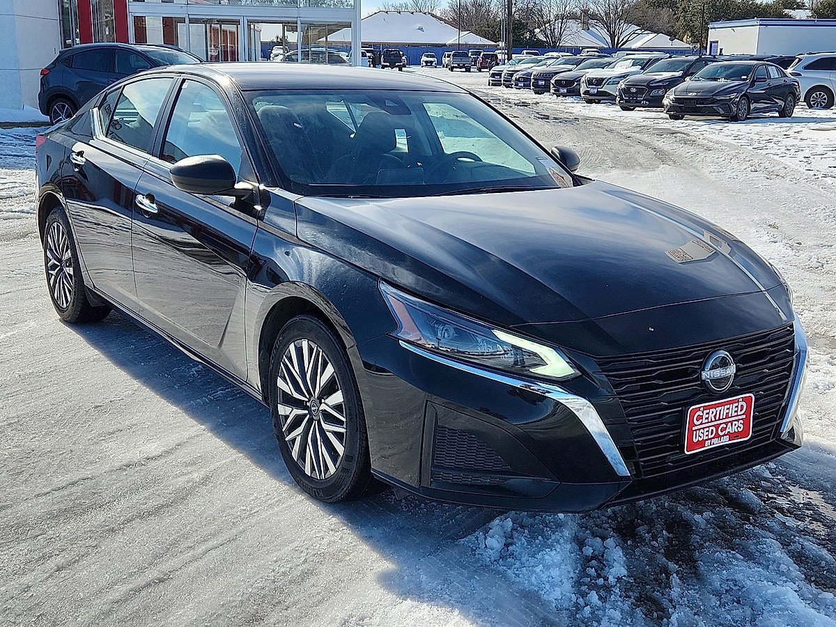 Used 2024 Nissan Altima 2.5 SV image 4
