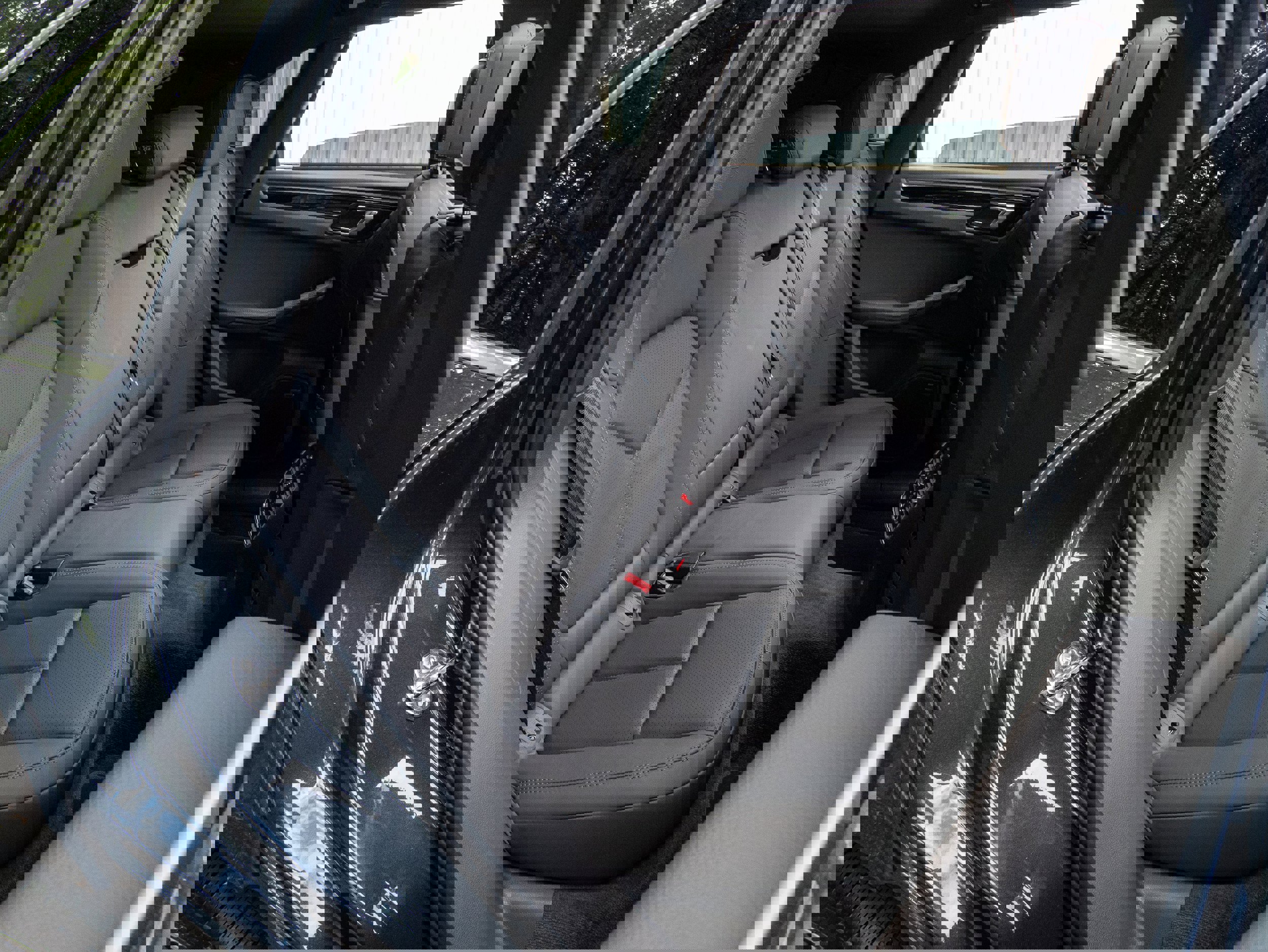 Used 2024 Porsche Macan image 40