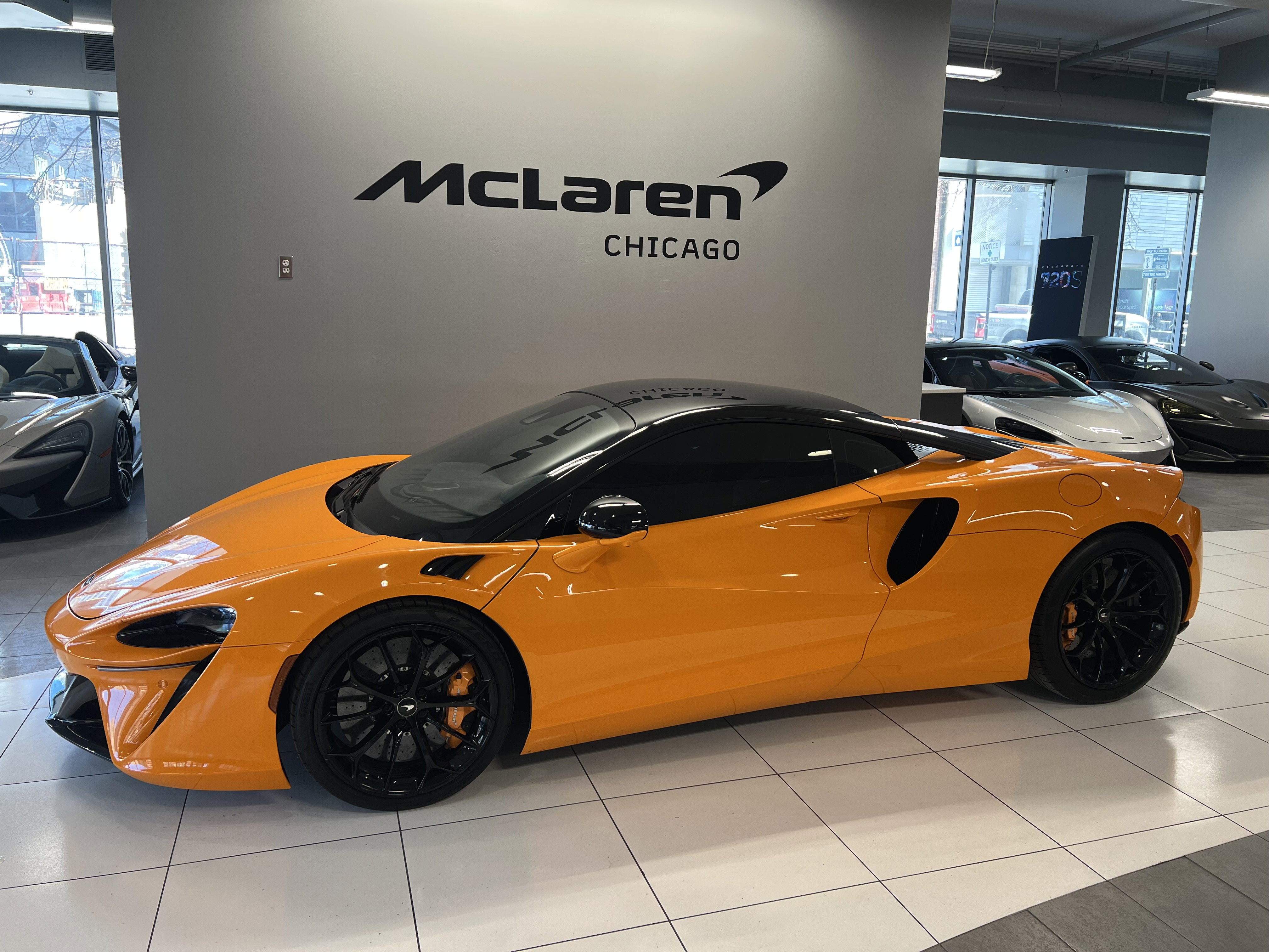 Used 2023 McLaren Artura image 4