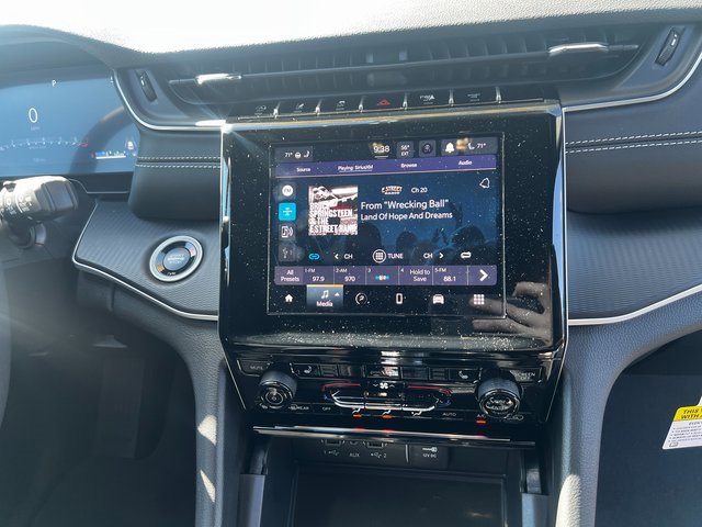 New 2025 Jeep Grand Cherokee Laredo X w/ Luxury Tech Group I image 15