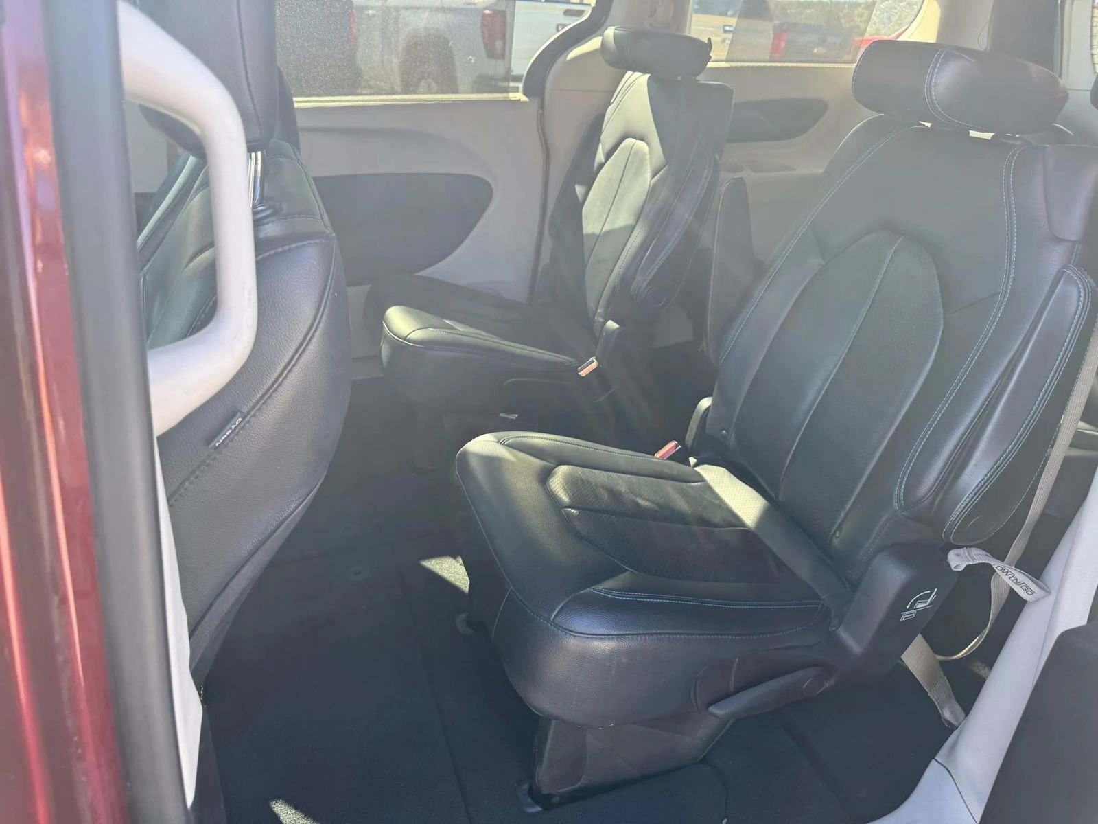 Used 2021 Chrysler Pacifica Touring-L image 12