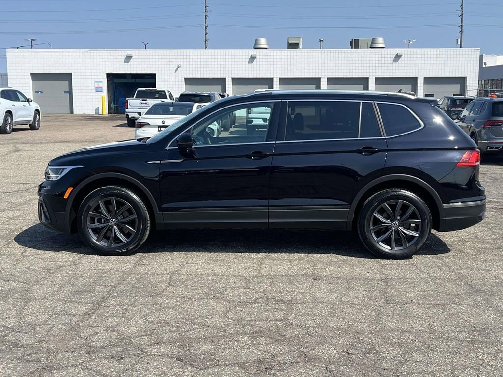 Certified 2023 Volkswagen Tiguan SE w/ Panoramic Sunroof Package image 2