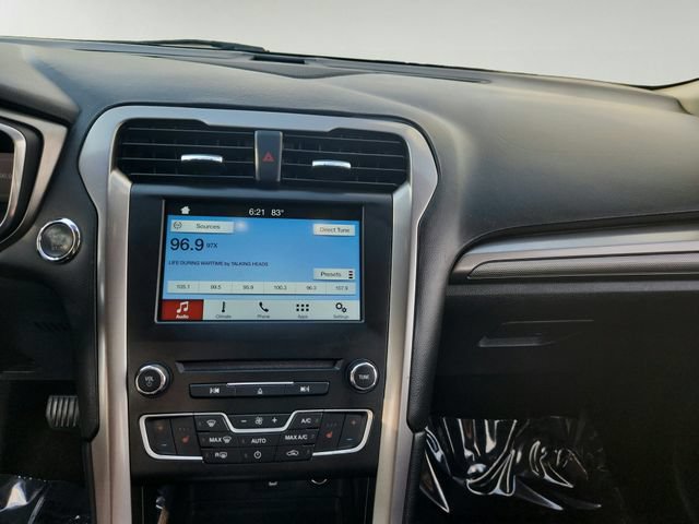 Used 2017 Ford Fusion SE w/ Fusion SE Technology Package FWD image 14