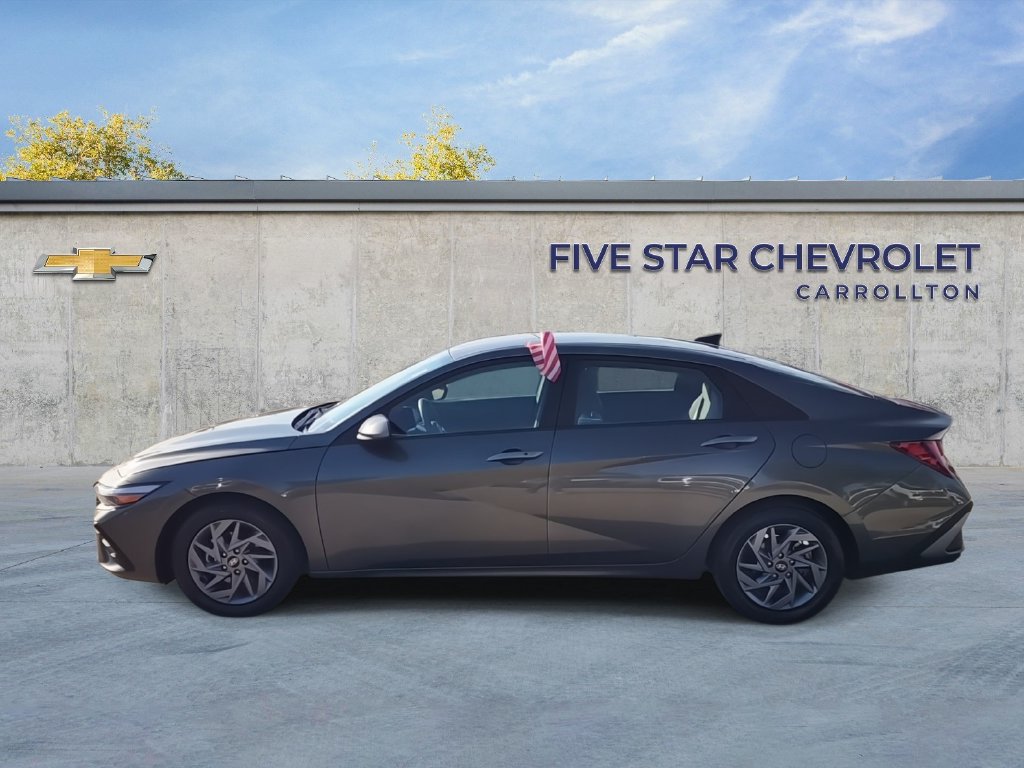 Used 2024 Hyundai Elantra SEL FWD image 5