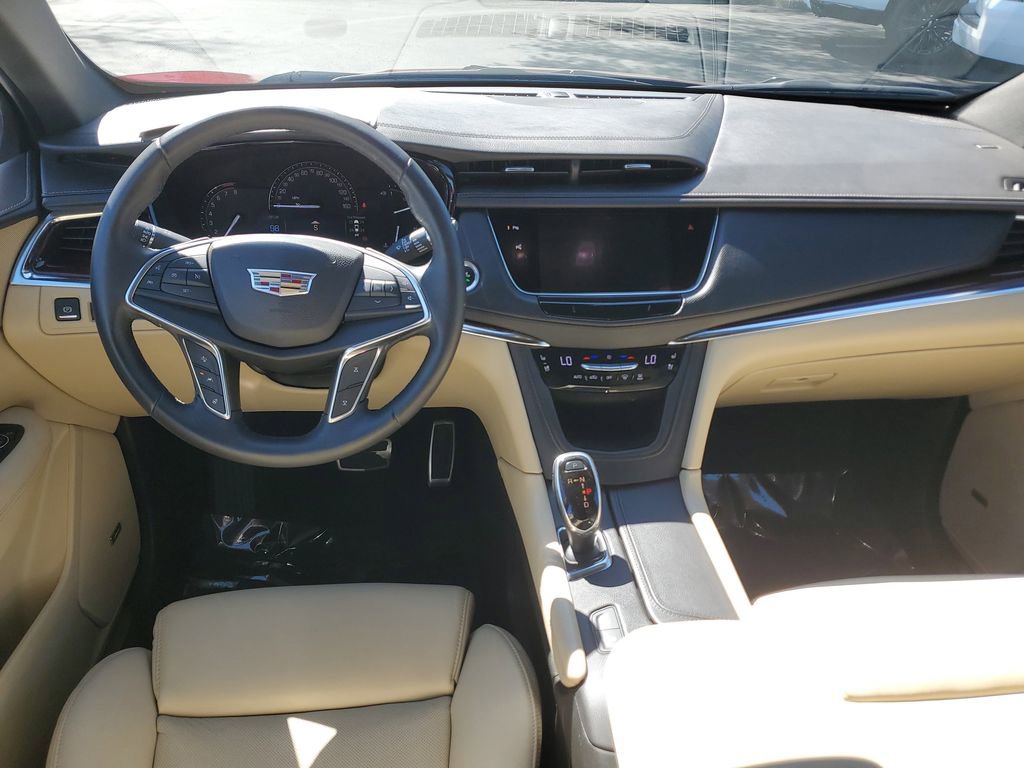 Used 2017 Cadillac XT5 Premium Luxury w/ Driver Assist Package image 17