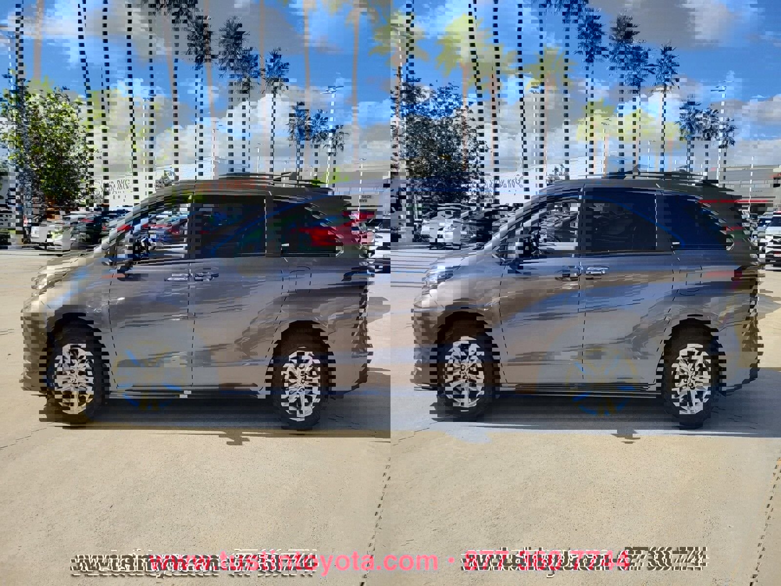 Certified 2023 Toyota Sienna XLE w/ XLE Plus Package FWD image 7