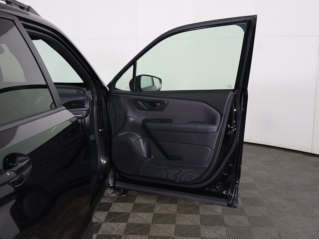 Used 2025 Subaru Forester Premium image 20