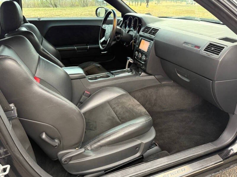 Used 2010 Dodge Challenger SRT8 RWD image 26