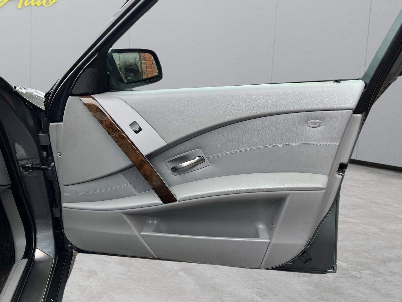 Used 2006 BMW 530xi Sedan image 23