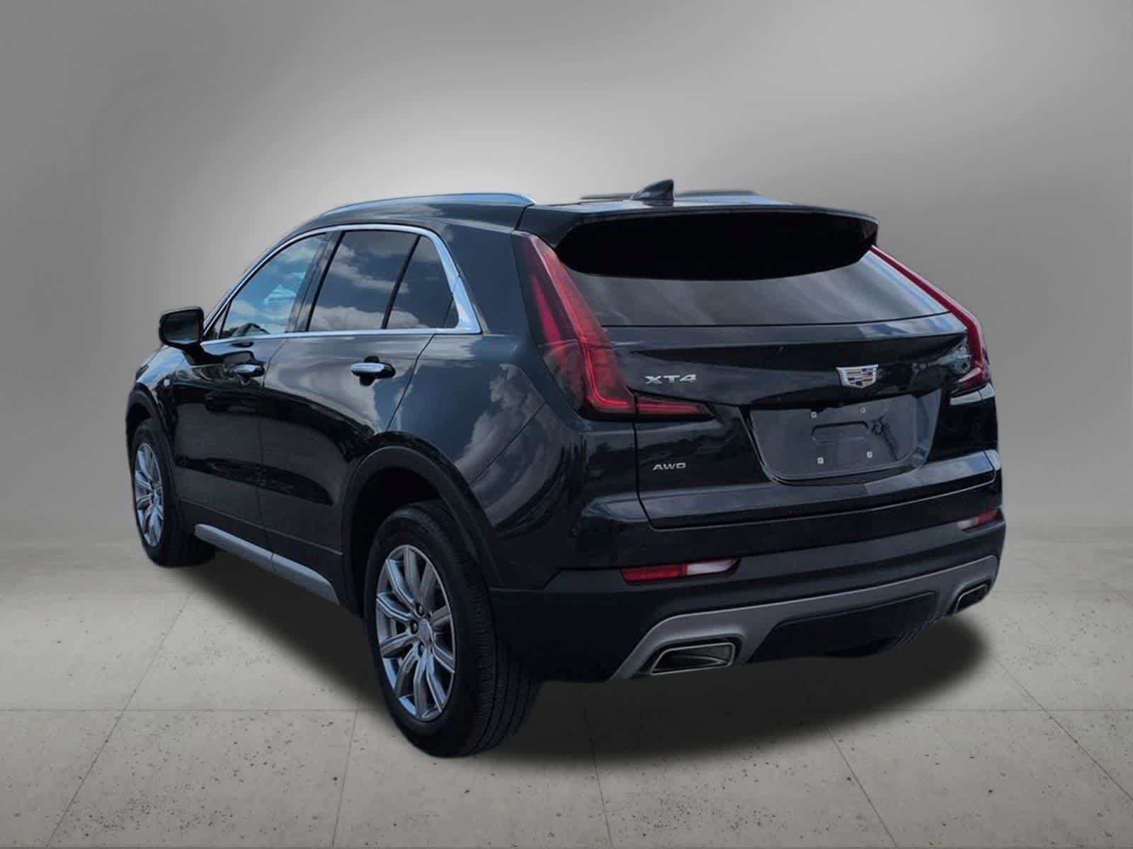 Used 2023 Cadillac XT4 Premium Luxury w/ Cold Weather Package AWD/4WD image 4