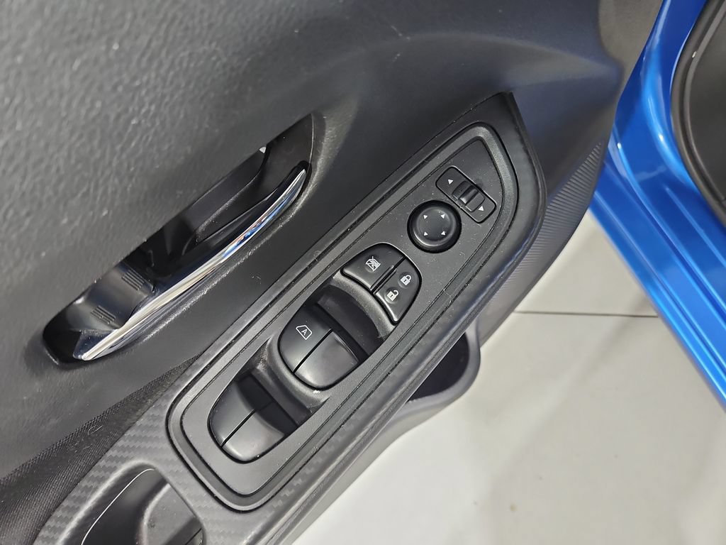 Used 2021 Nissan Versa SV FWD image 12