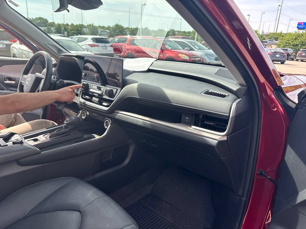 Used 2024 Toyota Grand Highlander AWD image 26