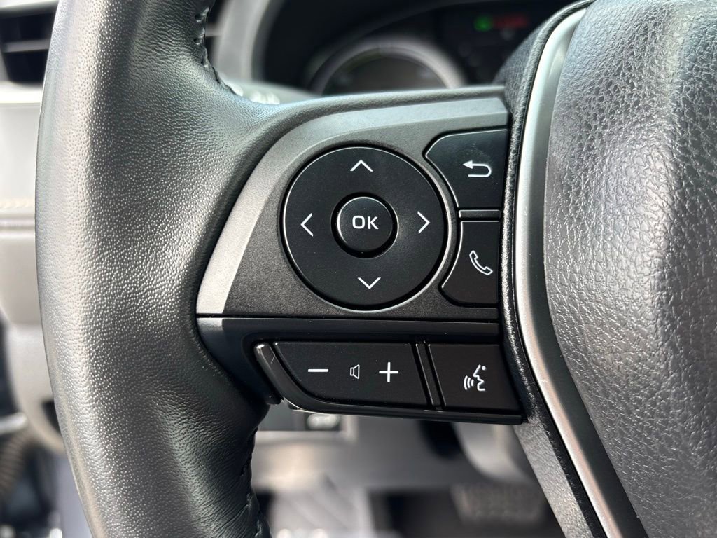 Used 2023 Toyota Venza LE image 18