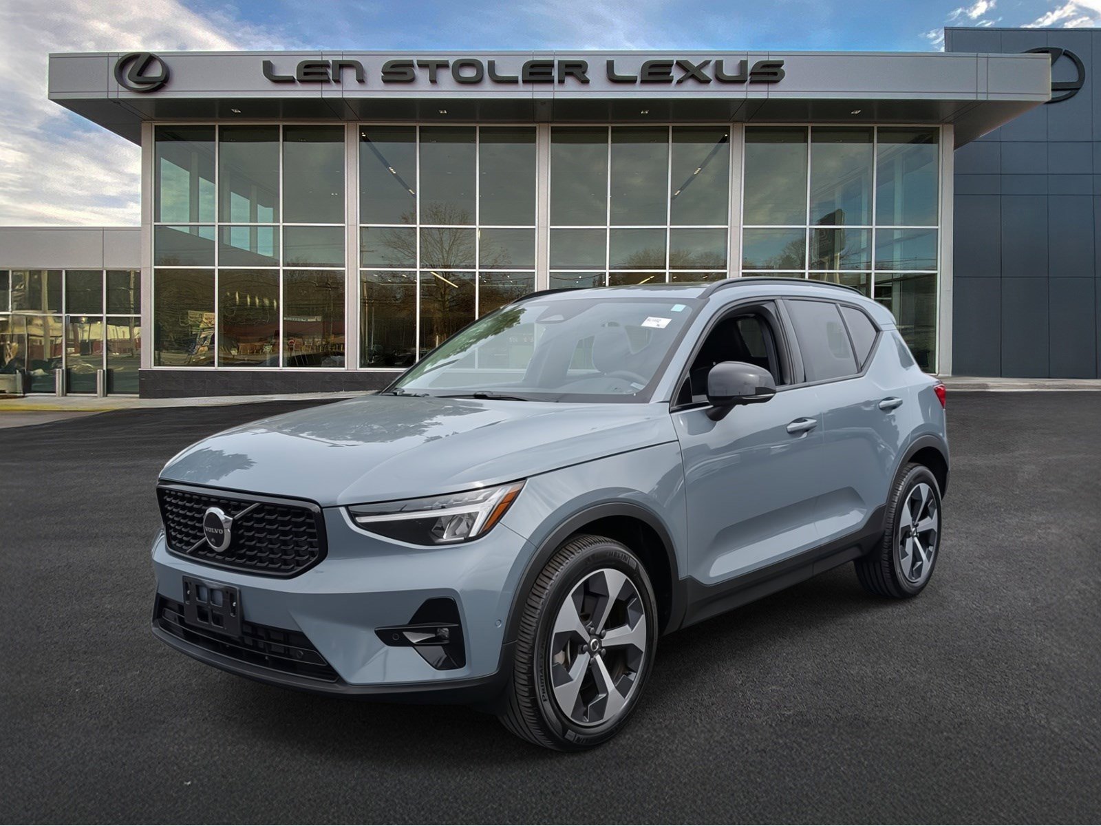 Used 2023 Volvo XC40 B5 Ultimate image 8