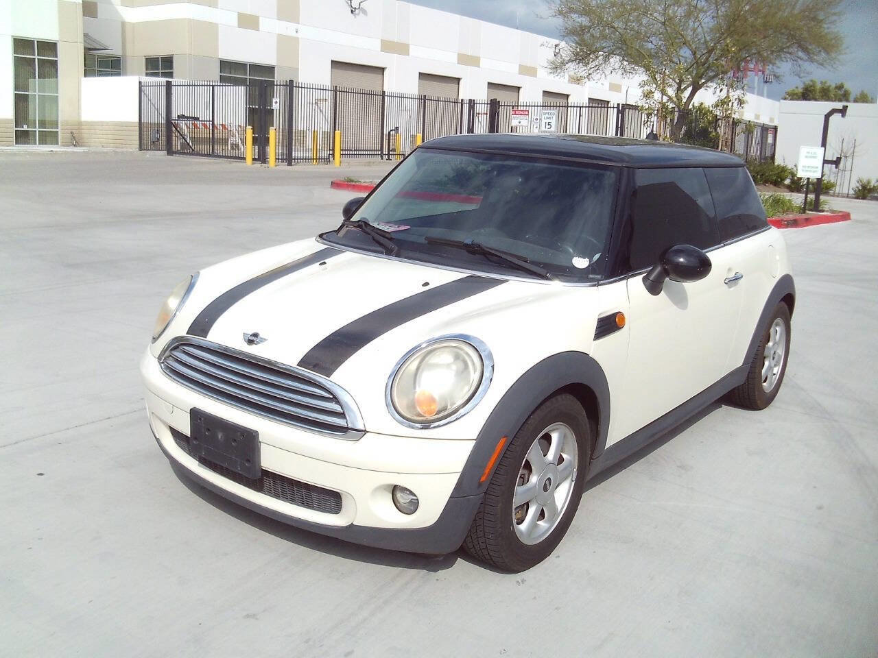 Used 2010 MINI Cooper Hardtop image 3