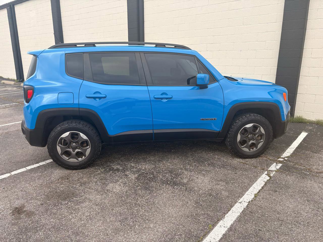 Used 2015 Jeep Renegade Latitude AWD/4WD image 4