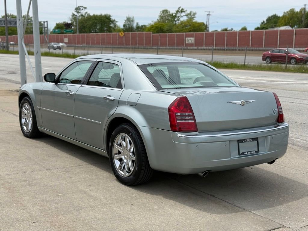 Used 2005 Chrysler 300 C w/ Navigation & Sound Group II RWD image 10