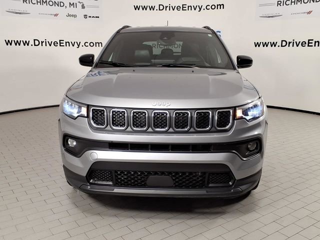 Used 2024 Jeep Compass Latitude image 2