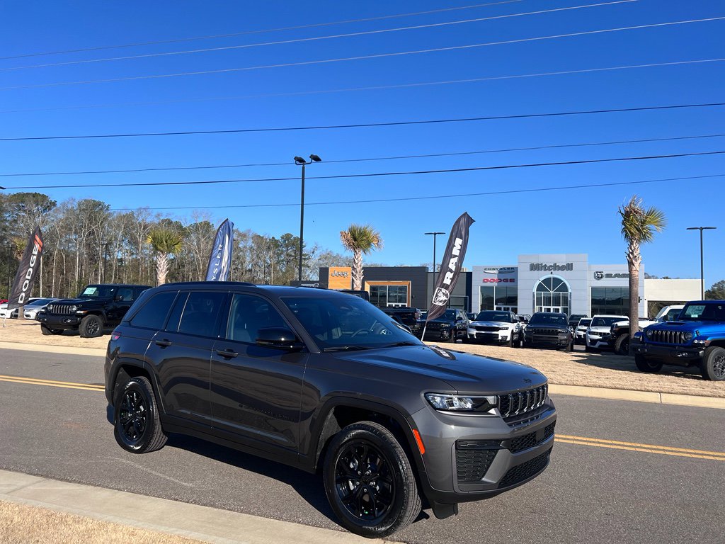 New 2026 Jeep Grand Cherokee Altitude AWD/4WD image 2