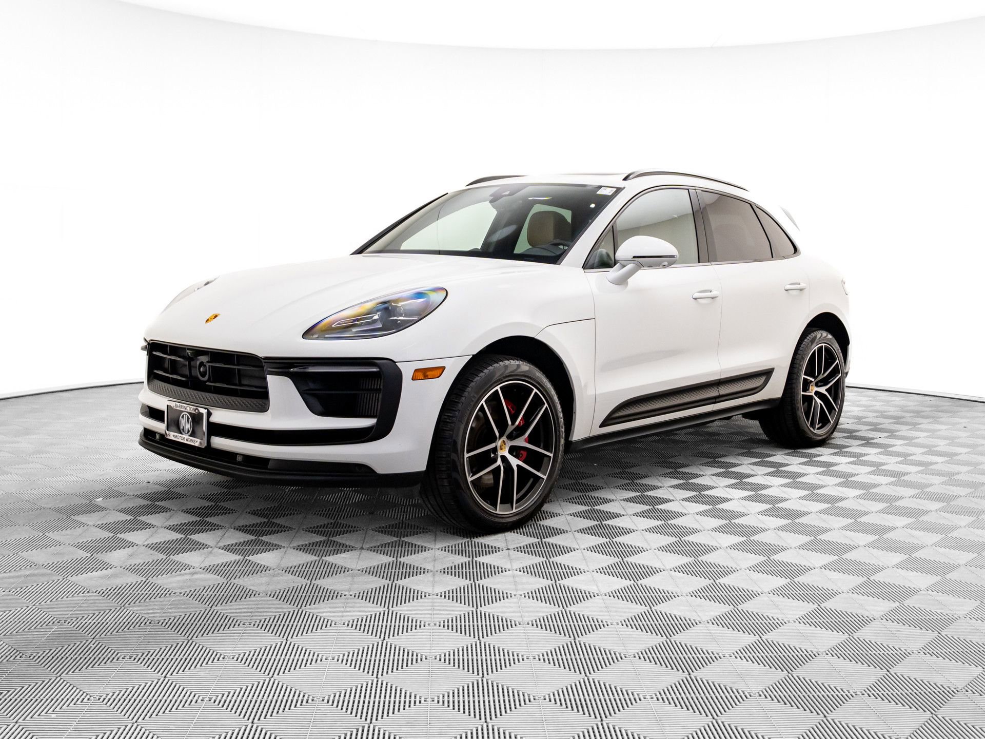 Certified 2023 Porsche Macan S image 1