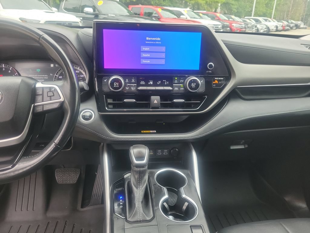 Certified 2024 Toyota Highlander XLE FWD image 24