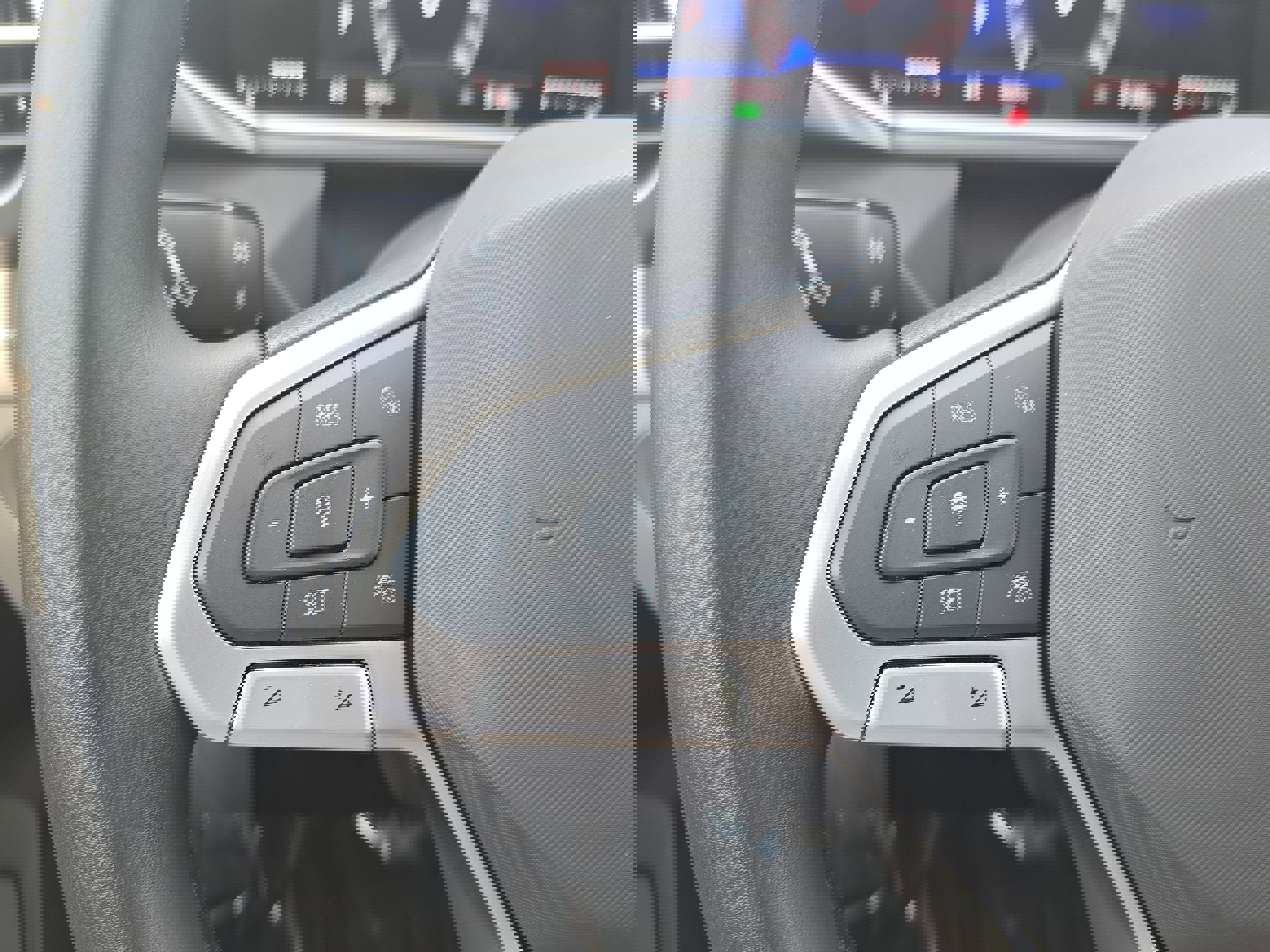 Used 2025 Volkswagen Taos SE AWD/4WD image 16