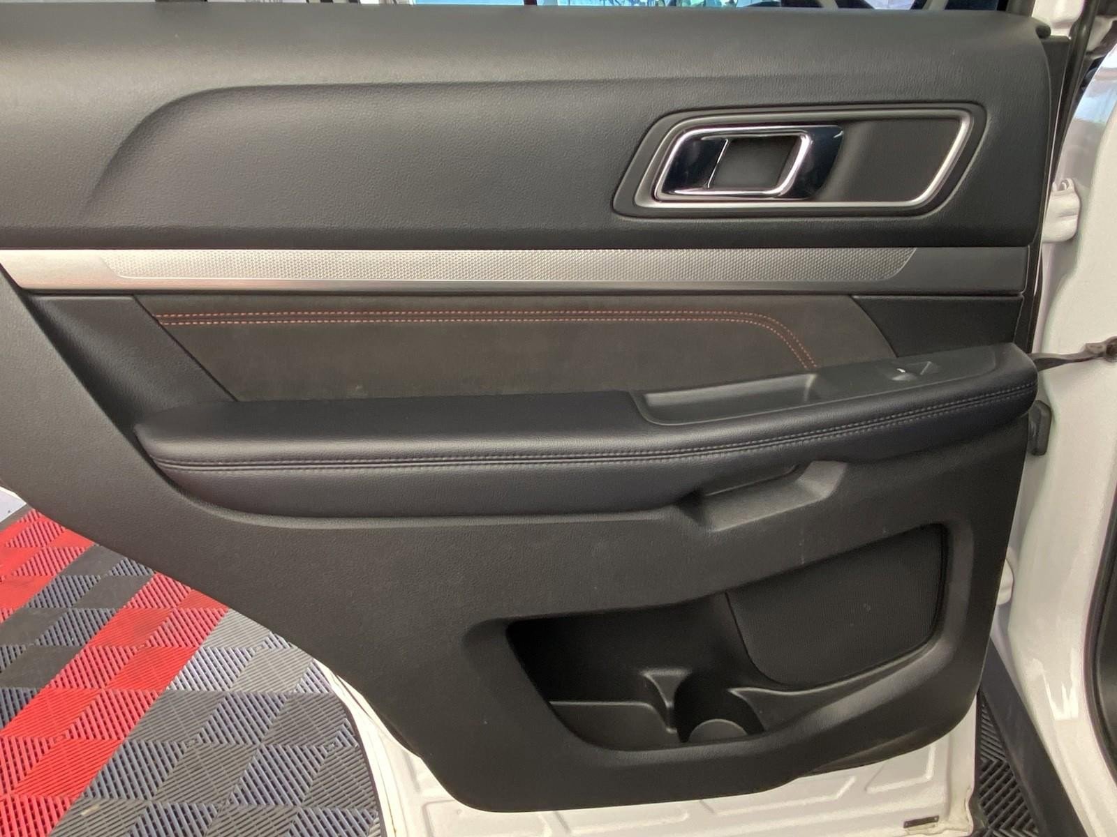 Used 2018 Ford Explorer XLT w/ Equipment Group 202A AWD/4WD image 20