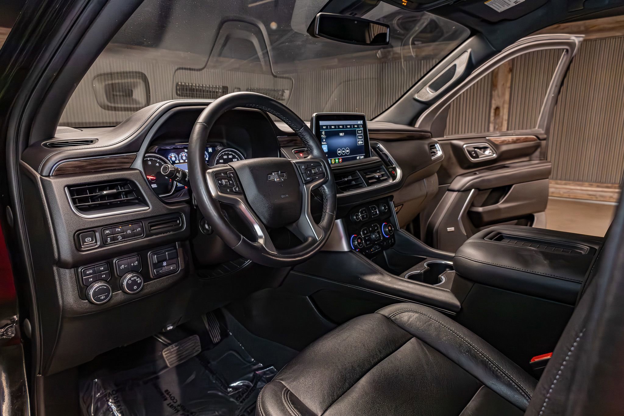 Used 2021 Chevrolet Suburban Z71 w/ Z71 Off-Road Package AWD/4WD image 13