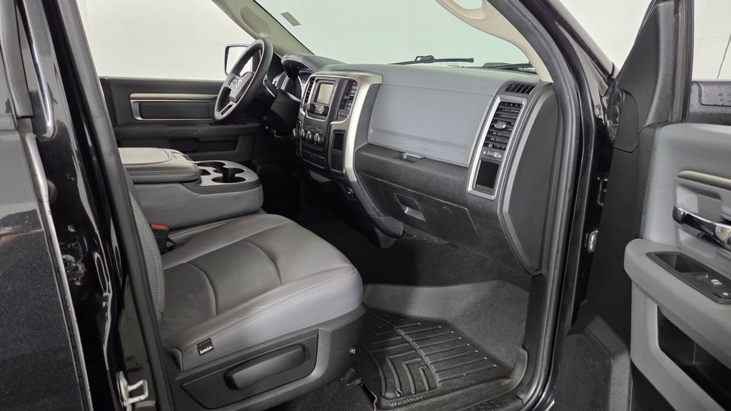 Used 2018 RAM 1500 Classic SLT AWD/4WD image 28