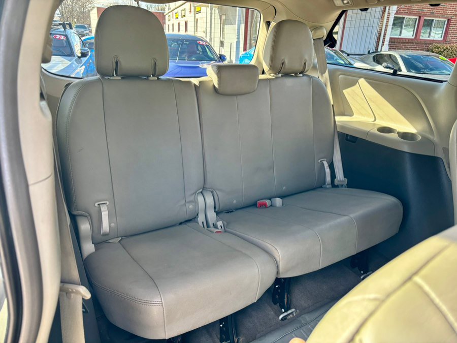 Used 2017 Toyota Sienna XLE w/ XLE Navigation Package image 17