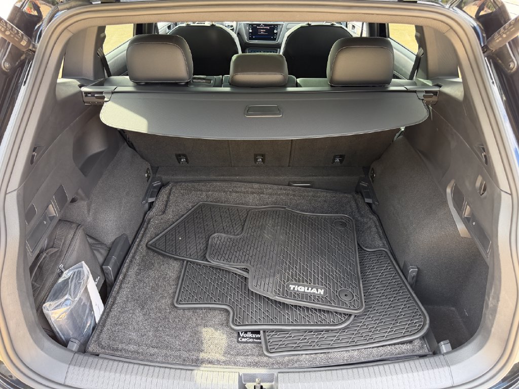 Certified 2024 Volkswagen Tiguan SE R-Line AWD/4WD image 26