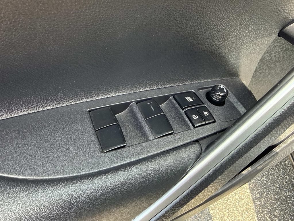 Used 2023 Toyota Corolla Cross L FWD image 23